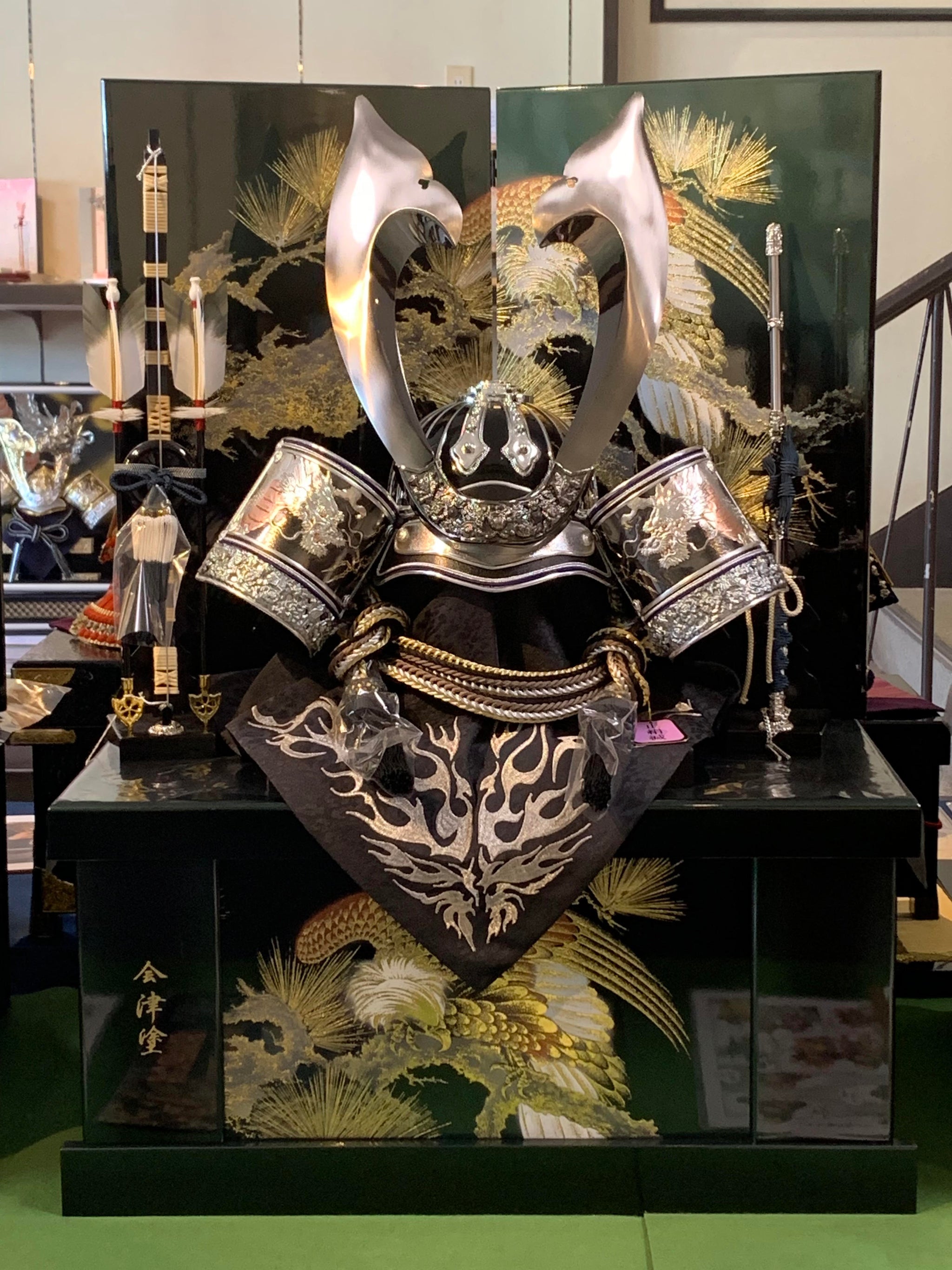 収納式着用兜飾り – usamigallery